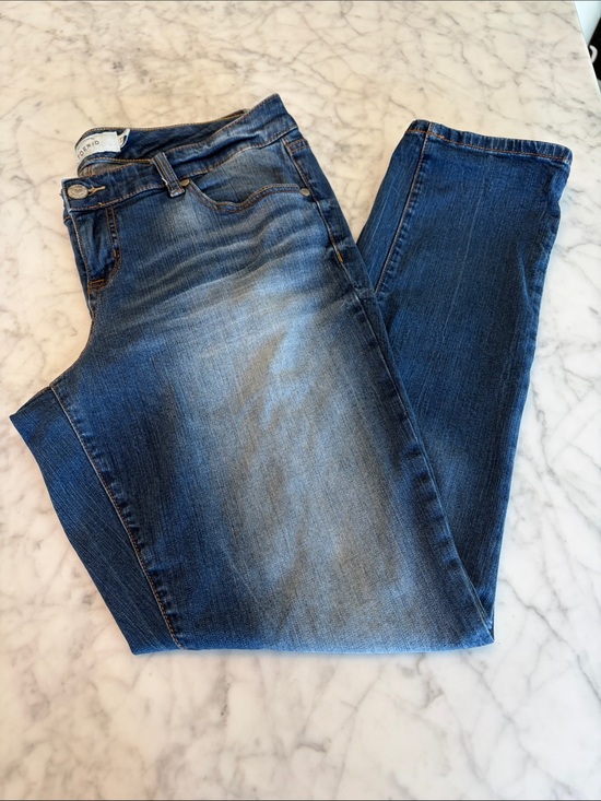 torrid Denim - torrid Blue Straight Leg Jeans - Mid Wash Size 12